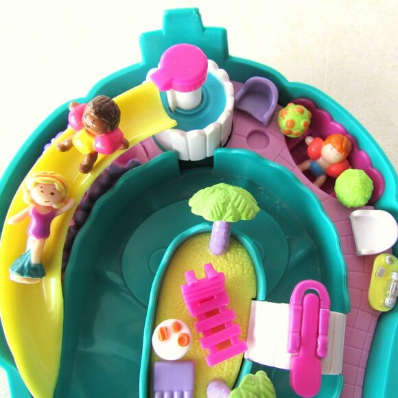 VINTAGE POLLY POCKET SPLASH & SLIDE w 3 ORIGINAL PEOPLE, WATER PARK, USES WATER! - Picture 4 of 10